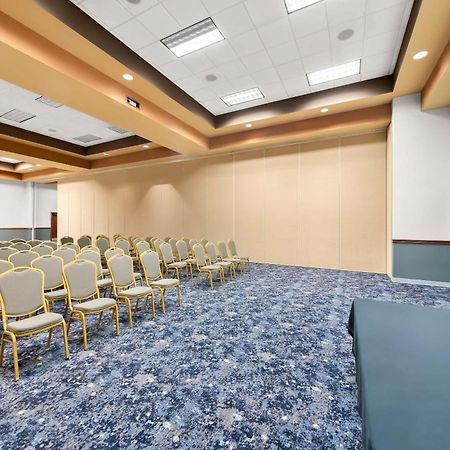 Clarion Inn & Suites And Convention Center Kearney Exteriör bild