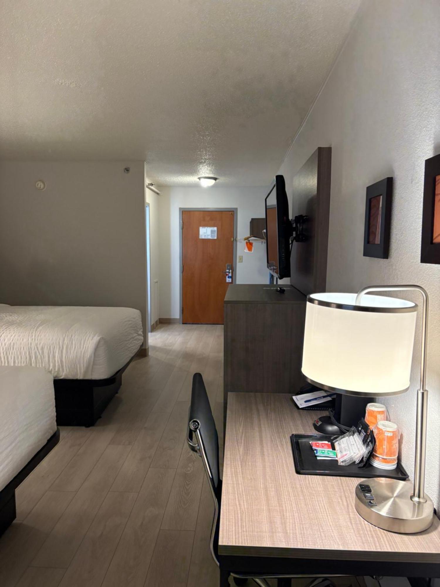 Clarion Inn & Suites And Convention Center Kearney Exteriör bild