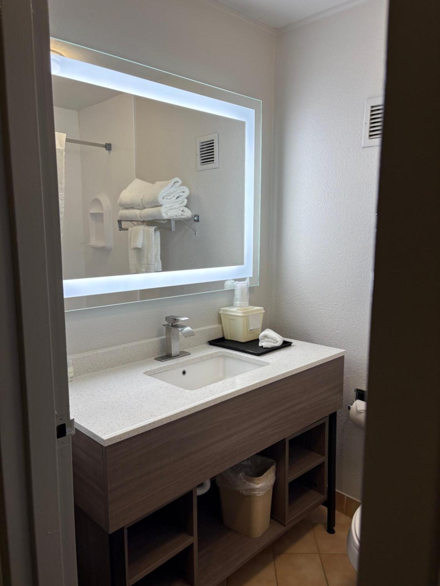 Clarion Inn & Suites And Convention Center Kearney Exteriör bild