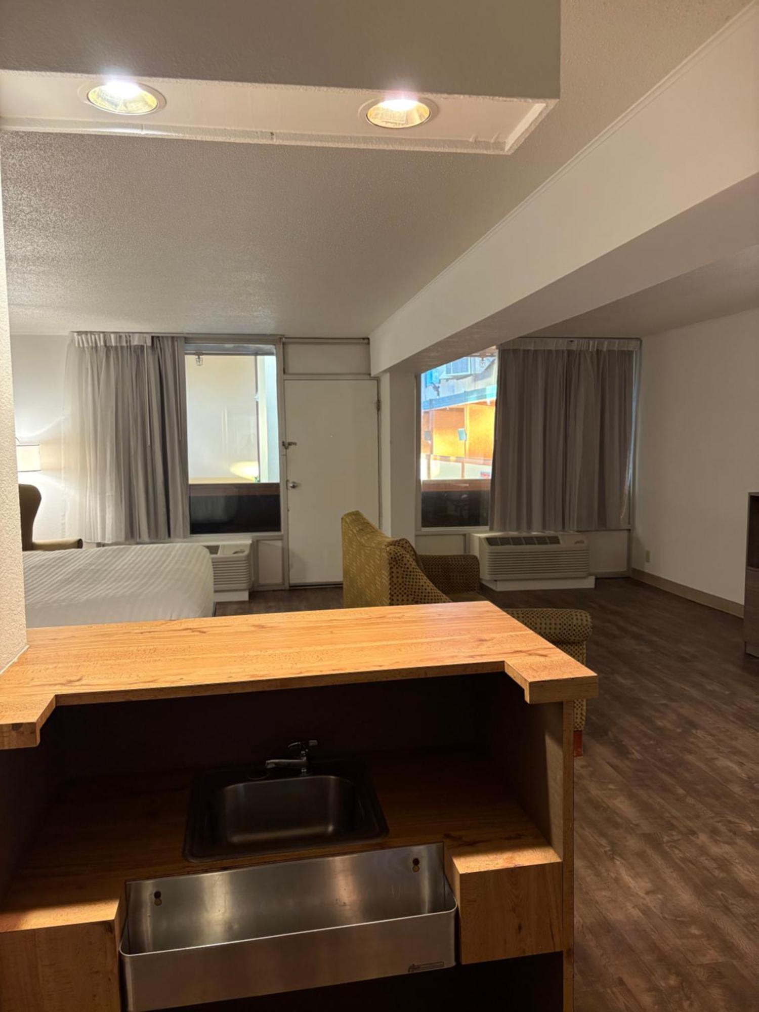 Clarion Inn & Suites And Convention Center Kearney Exteriör bild