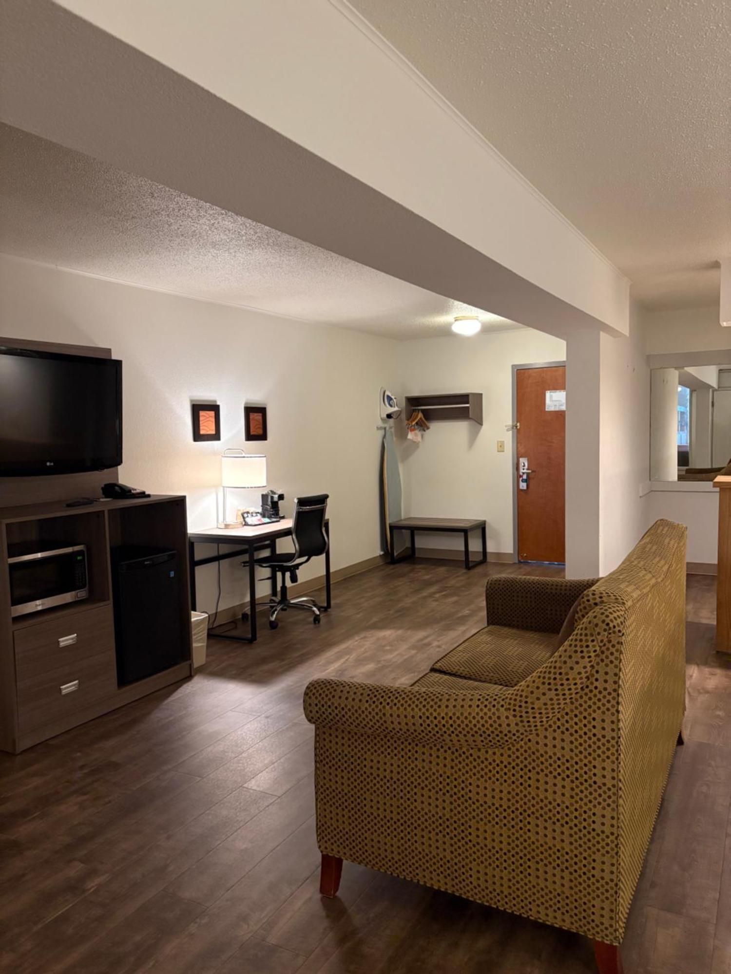 Clarion Inn & Suites And Convention Center Kearney Exteriör bild