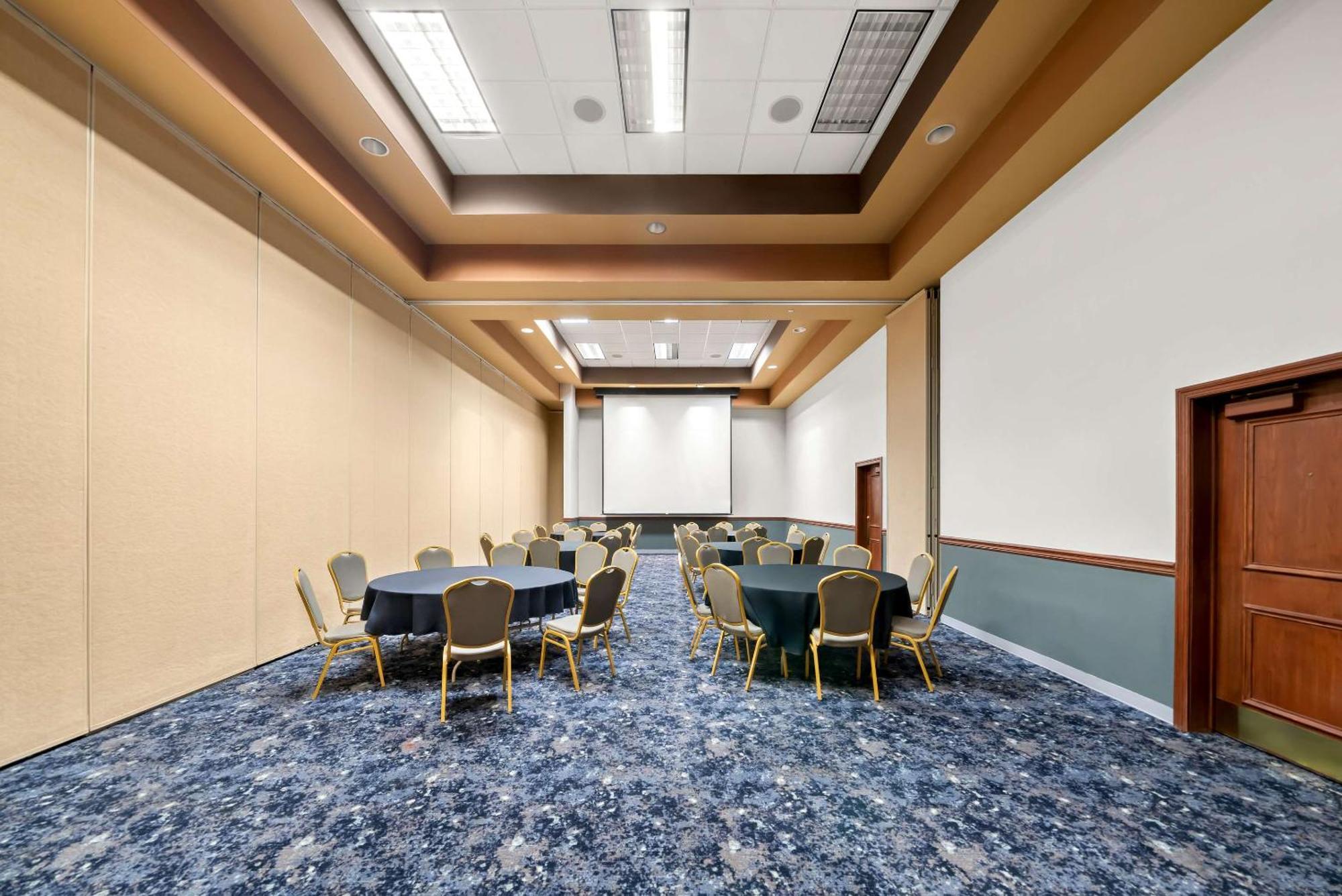 Clarion Inn & Suites And Convention Center Kearney Exteriör bild