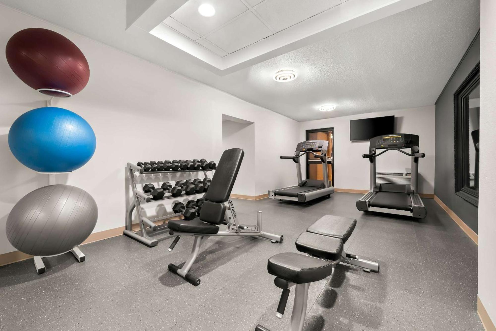 Clarion Inn & Suites And Convention Center Kearney Exteriör bild