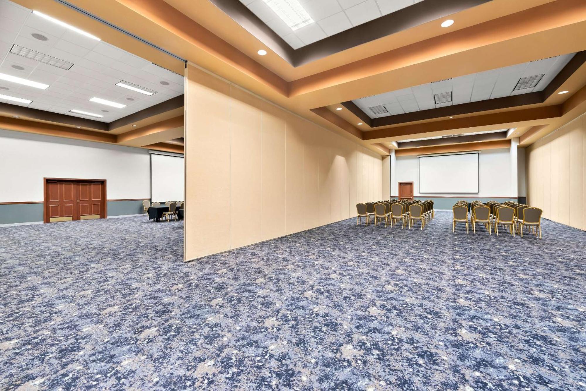 Clarion Inn & Suites And Convention Center Kearney Exteriör bild
