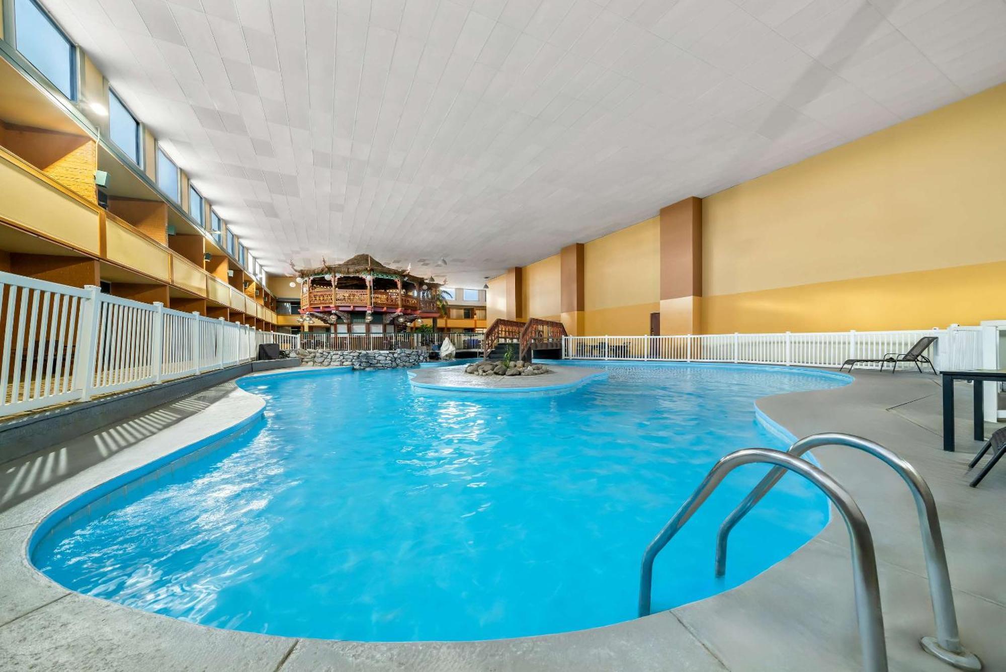 Clarion Inn & Suites And Convention Center Kearney Exteriör bild