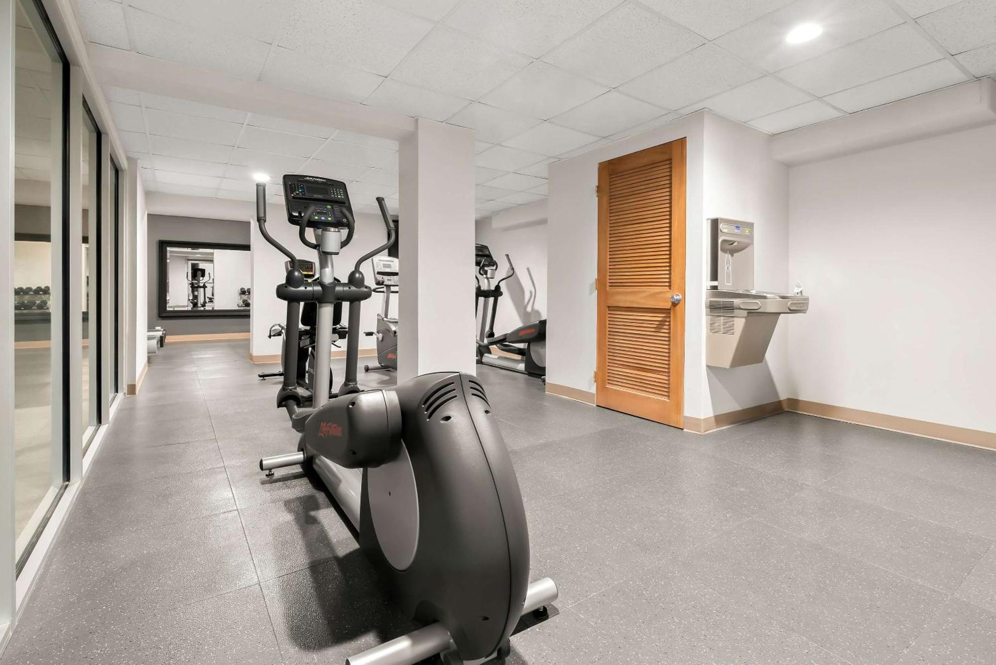 Clarion Inn & Suites And Convention Center Kearney Exteriör bild