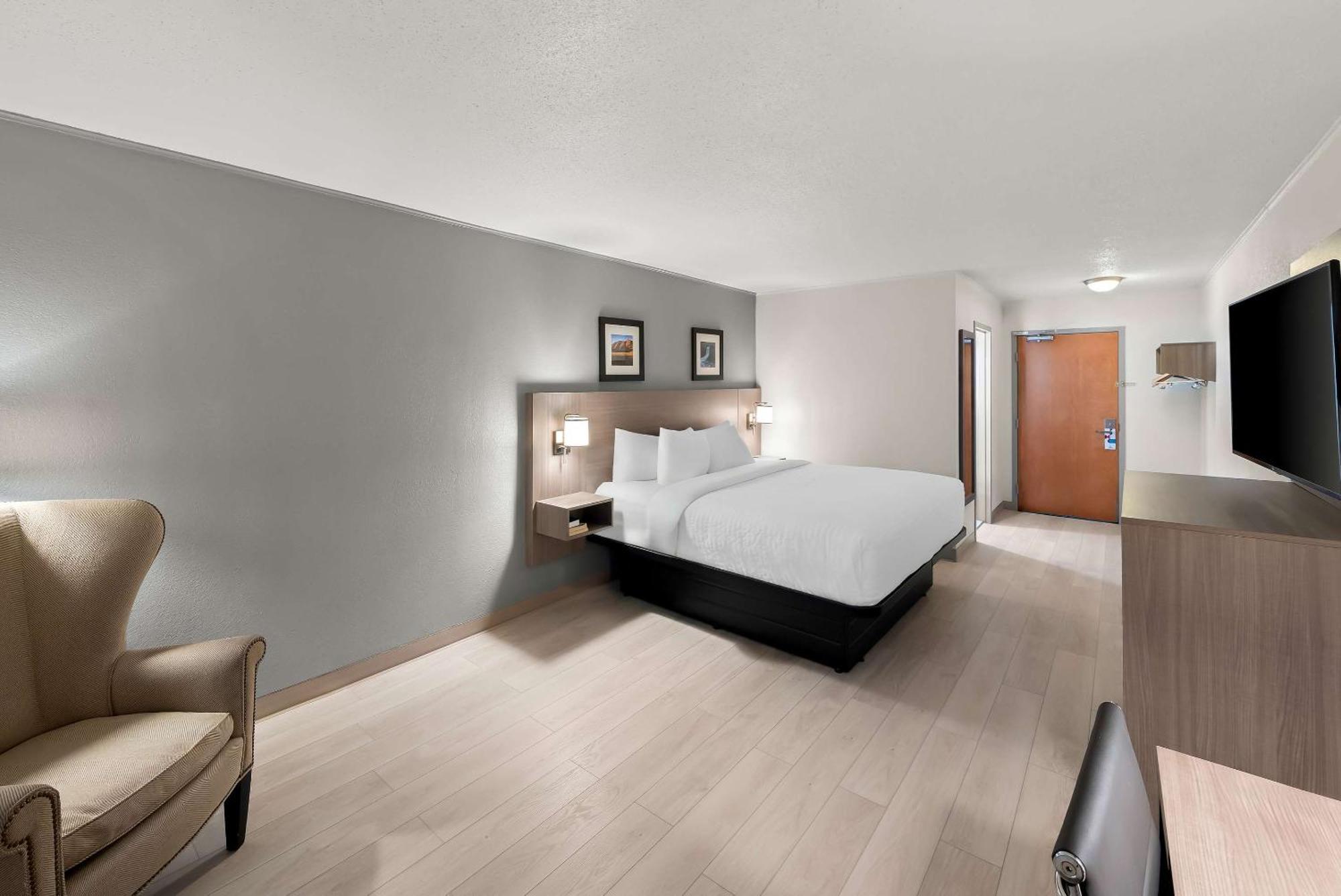 Clarion Inn & Suites And Convention Center Kearney Exteriör bild