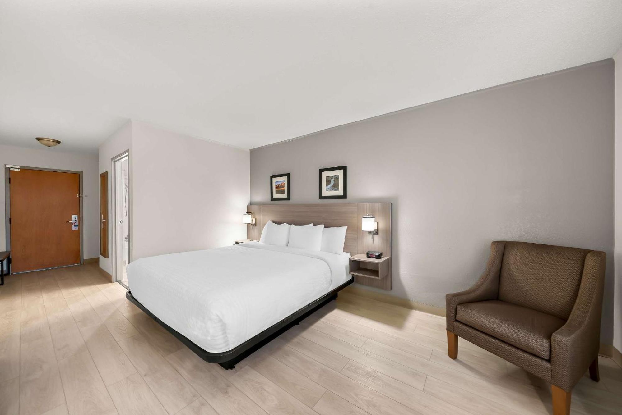 Clarion Inn & Suites And Convention Center Kearney Exteriör bild