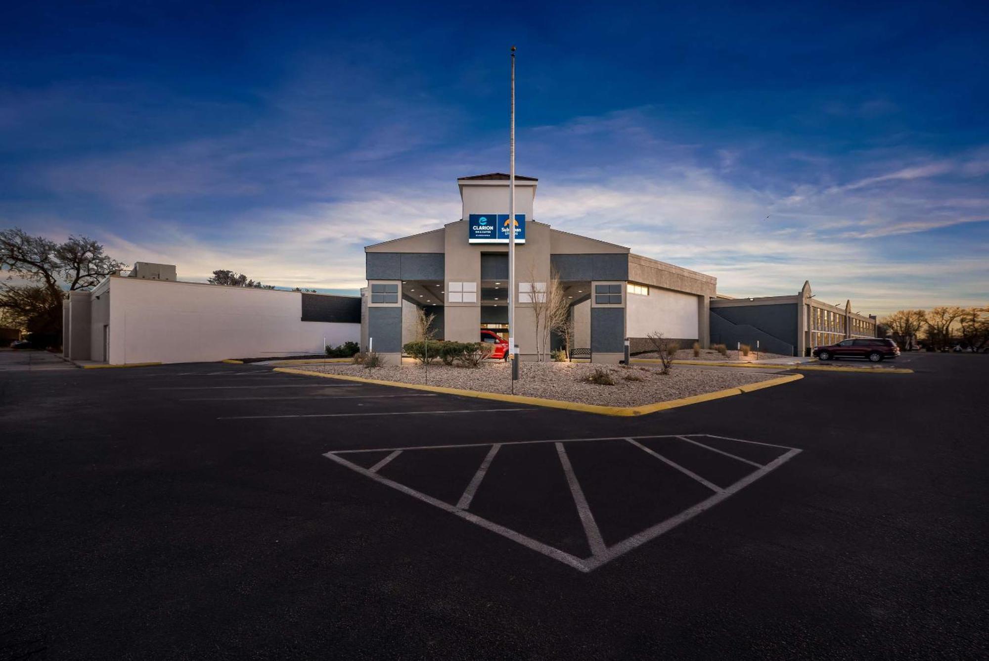 Clarion Inn & Suites And Convention Center Kearney Exteriör bild
