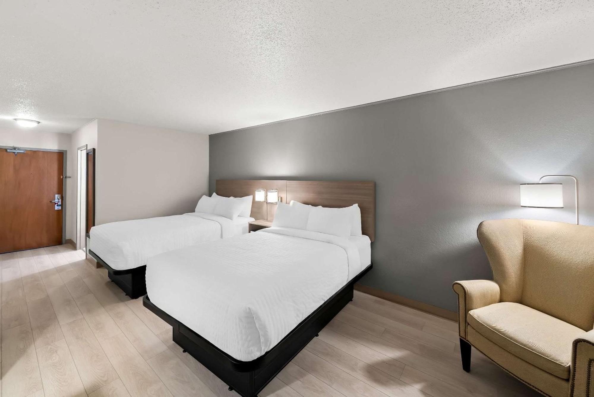 Clarion Inn & Suites And Convention Center Kearney Exteriör bild