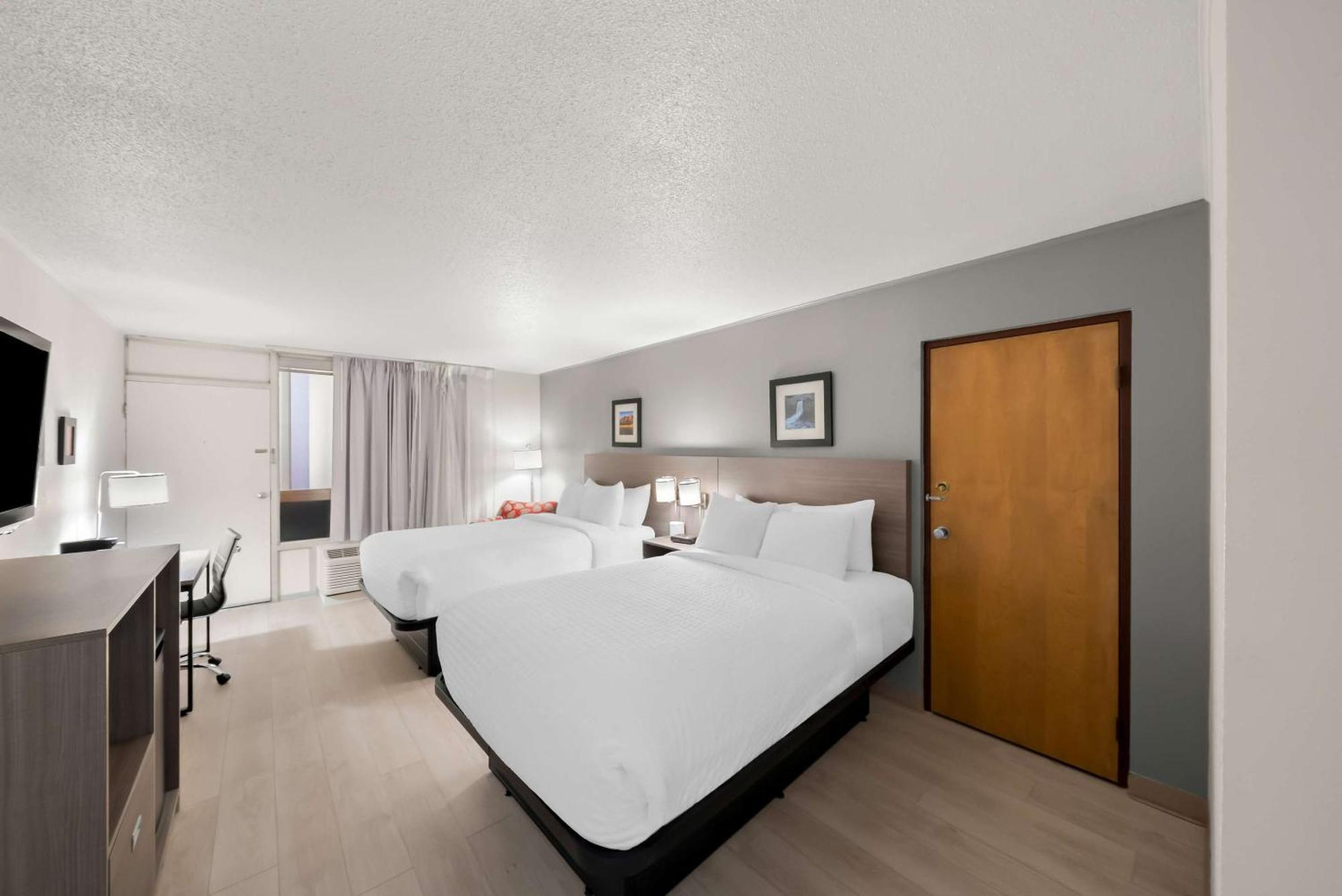 Clarion Inn & Suites And Convention Center Kearney Exteriör bild