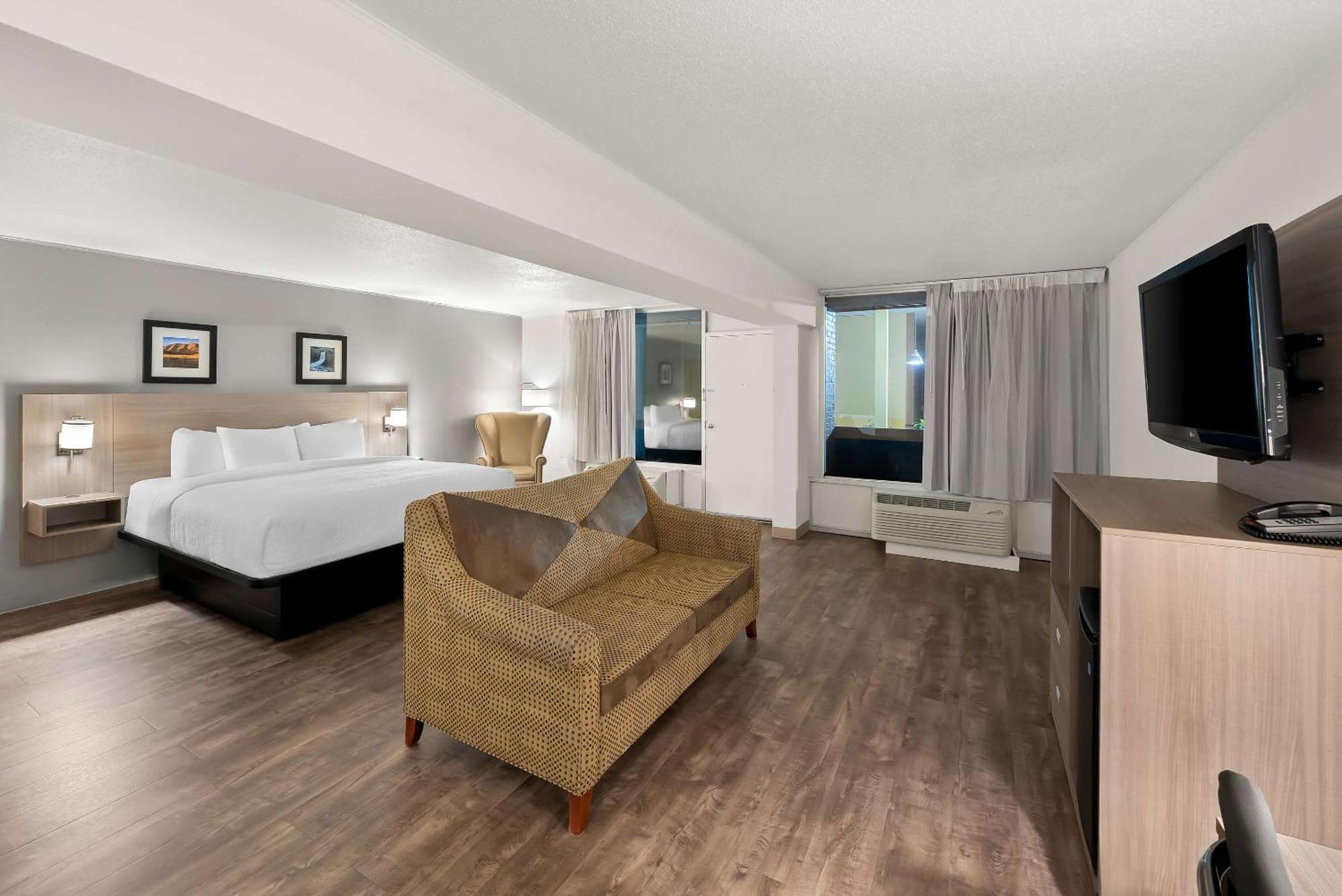 Clarion Inn & Suites And Convention Center Kearney Exteriör bild