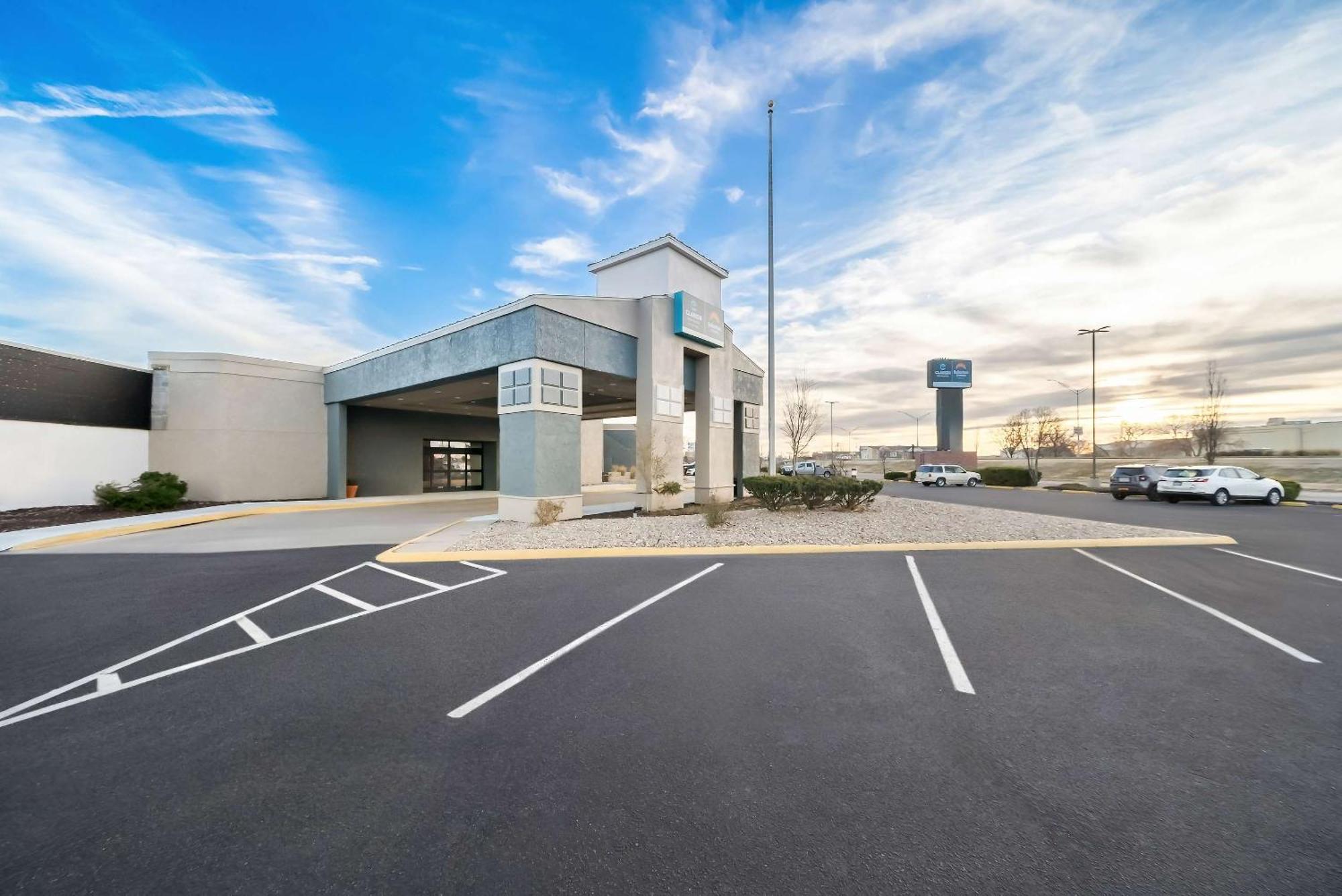 Clarion Inn & Suites And Convention Center Kearney Exteriör bild