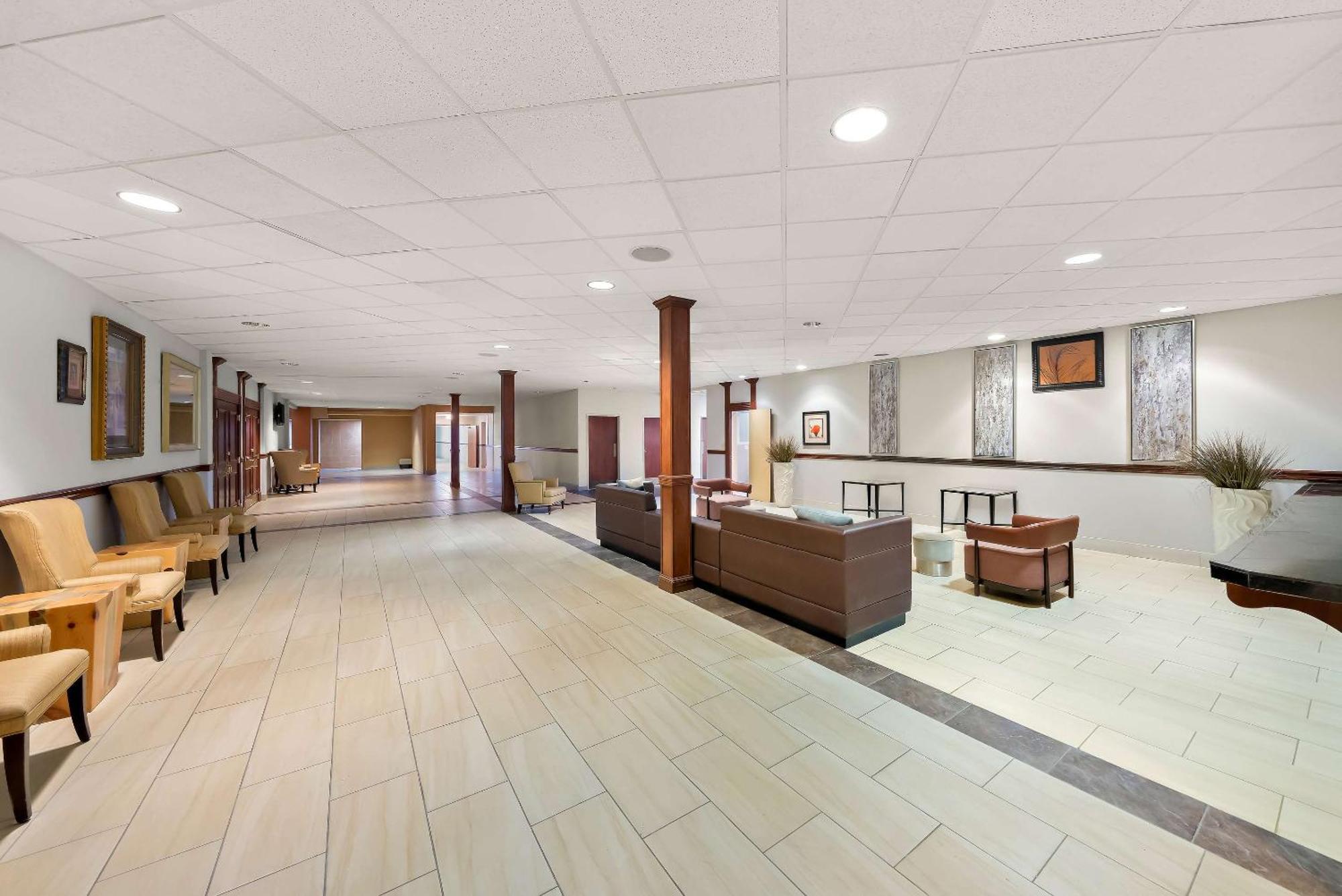 Clarion Inn & Suites And Convention Center Kearney Exteriör bild