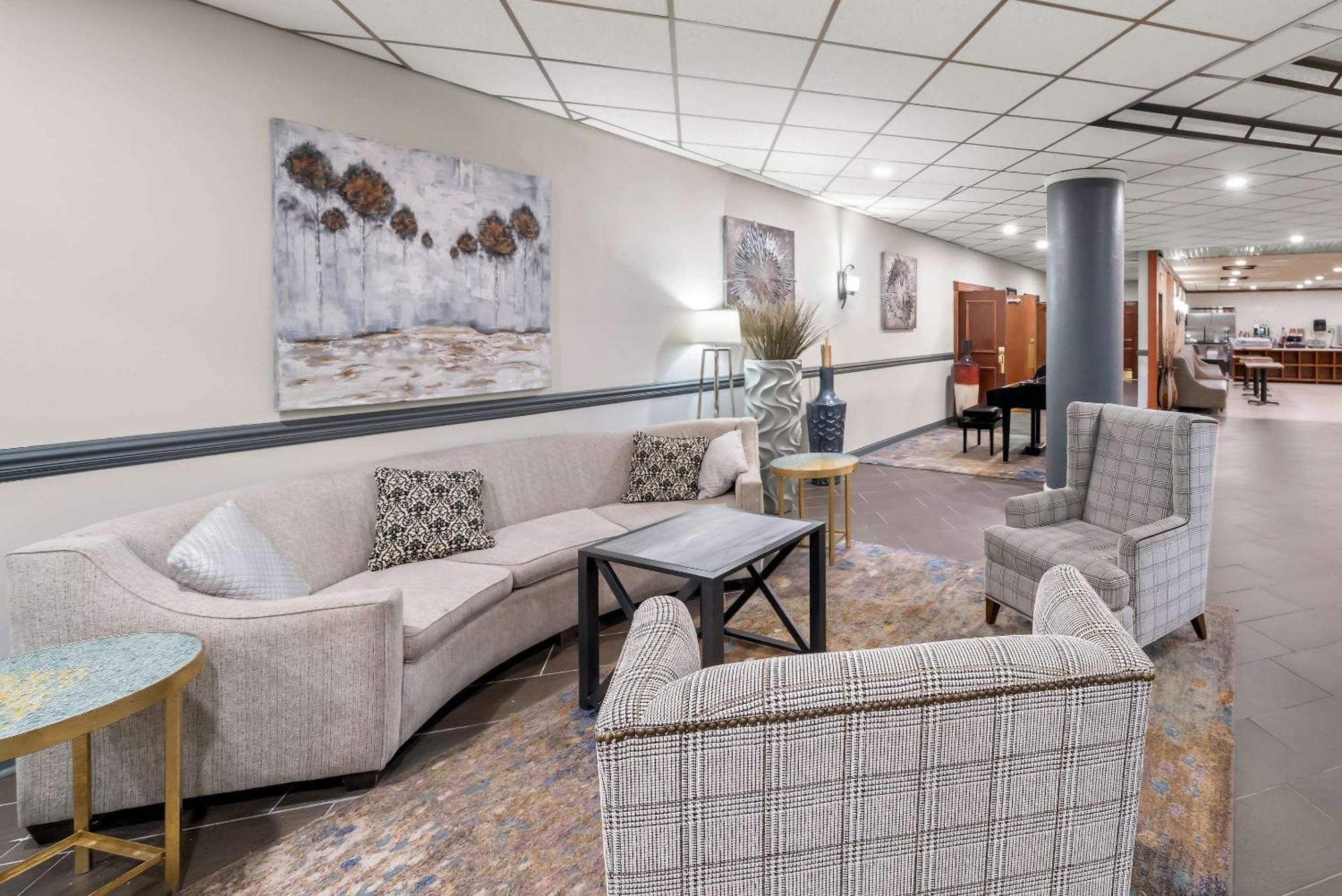 Clarion Inn & Suites And Convention Center Kearney Exteriör bild