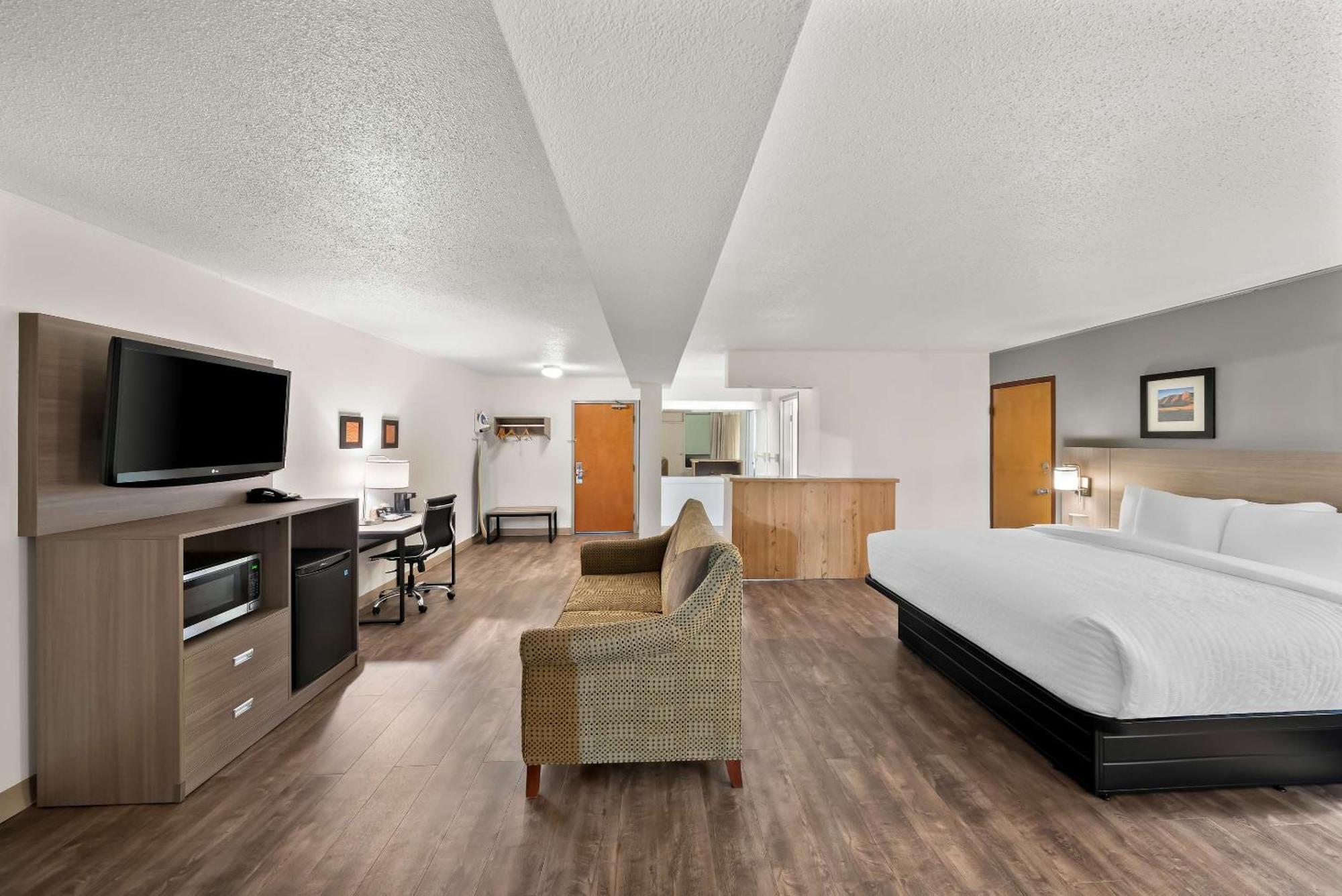 Clarion Inn & Suites And Convention Center Kearney Exteriör bild